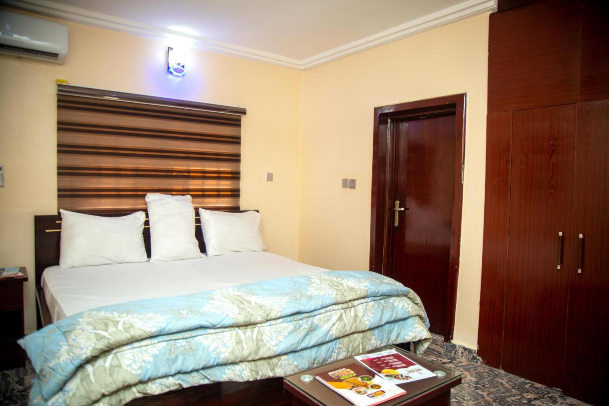 Kay Luxury Suites Уйо Экстерьер фото